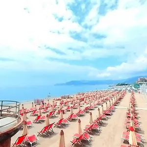 Tra Centro E Mare - Intero Con Parcheggio Appartamento Savona